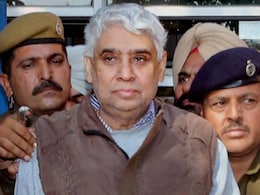 रामपाल को 11  साल बाद जमानत, जेल से बाहर आने पर समर्थकों ने किया स्वागत; देशद्रोह से जुड़ा है मामला