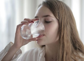Does Drinking 8 Glasses Of Water Really Clear Your Skin? Viral Post Sparks Debate