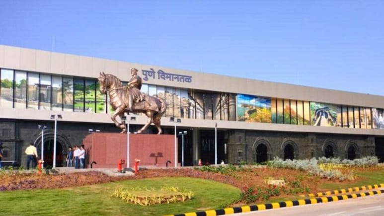 Pune Airport News: मोठी बातमी! पुणे विमानतळावर हवाई दलाच्या विमानाचा अपघात;  धावपट्टी बंद