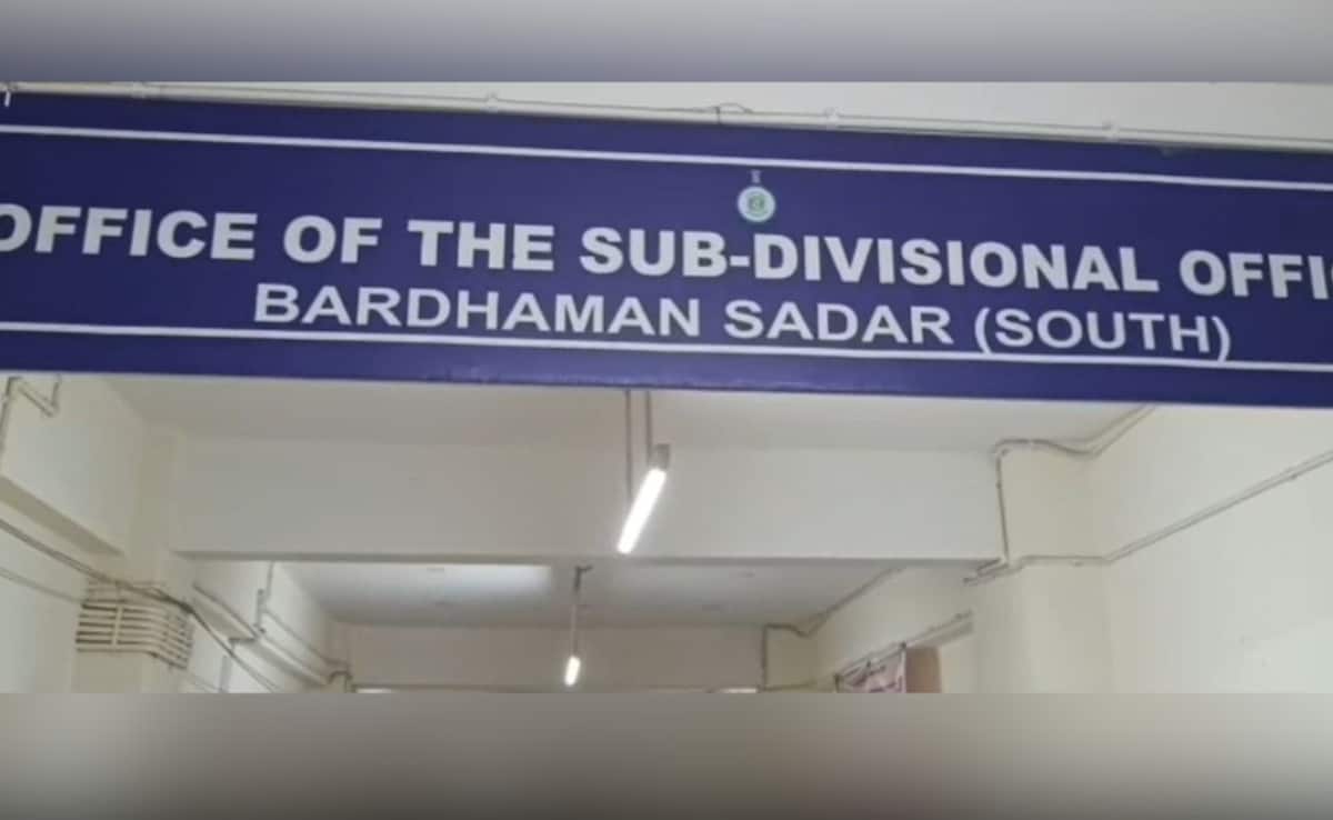बंगाल में नकली मजिस्ट्रेट बनकर घूम रहे थे 7 लोग, चुनाव आयोग को पता चला तो हुआ एक्शन