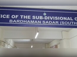 बंगाल में नकली मजिस्ट्रेट बनकर घूम रहे थे 7 लोग, चुनाव आयोग को पता चला तो हुआ एक्शन