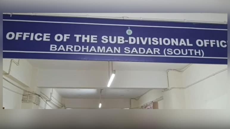 बंगाल में नकली मजिस्ट्रेट बनकर घूम रहे थे 7 लोग, चुनाव आयोग को पता चला तो हुआ एक्शन