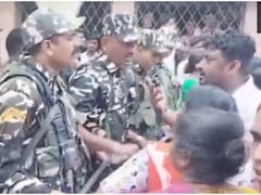 LIVE: कैनिंग में मतदान के दौरान भारी तनाव, बूथ नंबर 112 पर एक घंटे से वोटिंग बंद