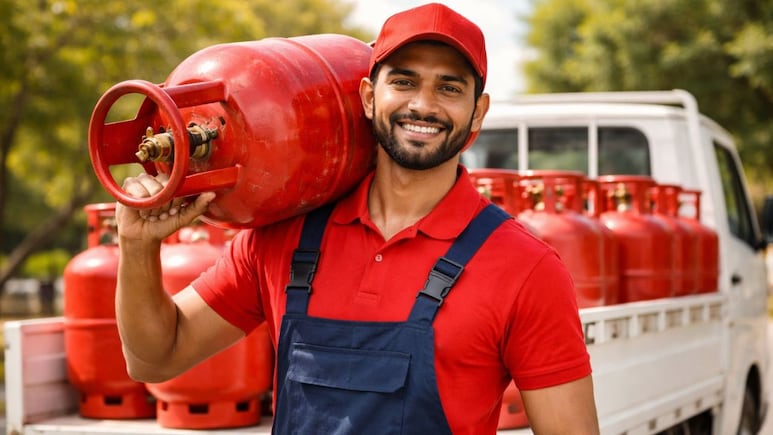 LPG Cylinder Delivery: घर पर सिलेंडर की डिलिवरी लेने से पहले जरूर चेक करें ये 4 चीजें, बाद में नहीं होगी कोई परेशानी