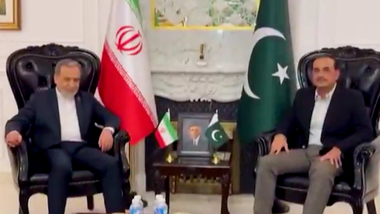 Iranian FM Meets Pakistan Army Chief Ahead Of Next Iran-US Peace Talks
