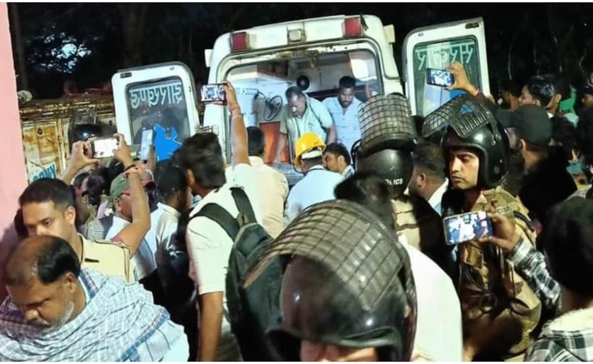 Dhanbad Landslide Baghmara: मूसलाधार बारिश के बीच फटी जमीन और जिंदा समा गया पूरा परिवार, मलबे में दबकर 3 की मौत