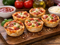 Pizza Cups Recipe: बच्चों के टिफिन में डालें हेल्दी ट्विस्ट, बनाएं टेस्टी पिज्जा कप्स