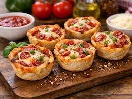 Pizza Cups Recipe: बच्चों के टिफिन में डालें हेल्दी ट्विस्ट, बनाएं टेस्टी पिज्जा कप्स