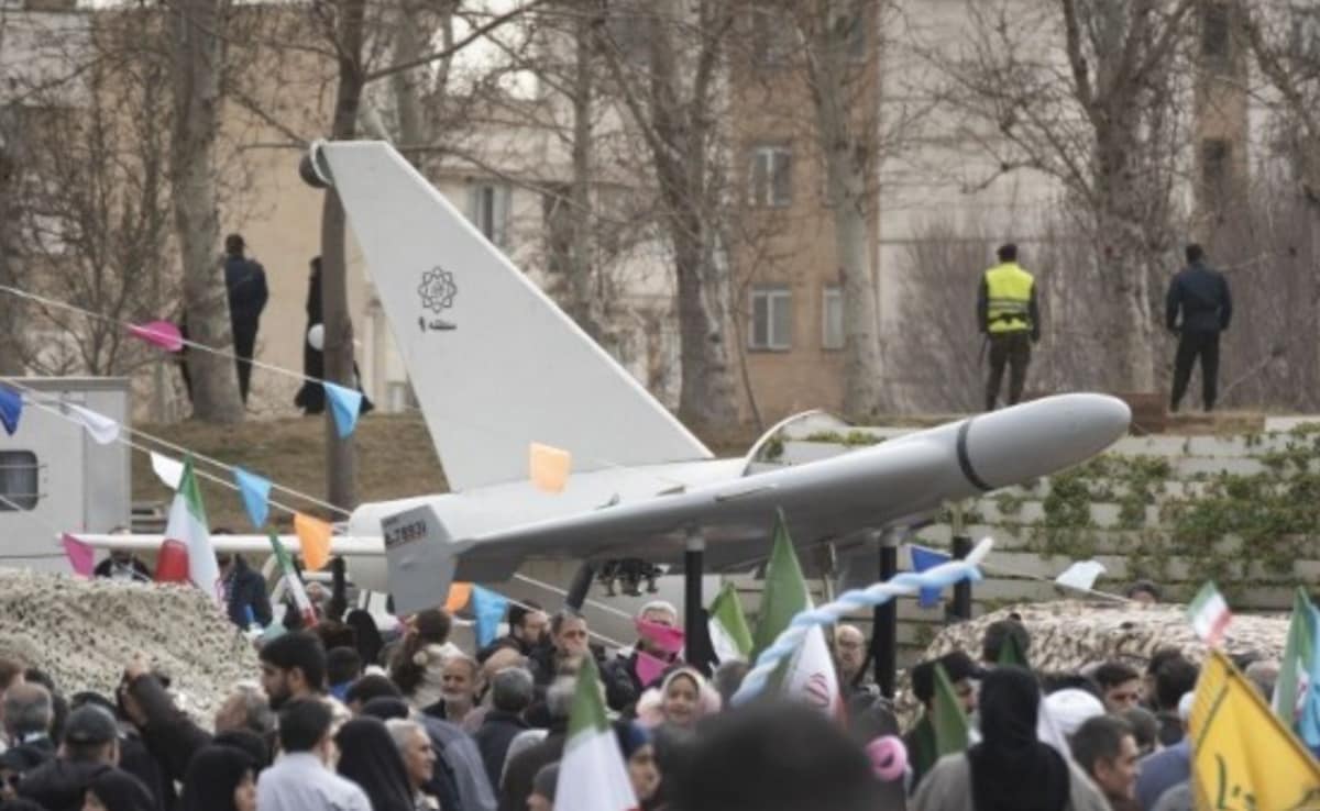 11 फरवरी 2026 को इस्लामी क्रांति की 47वीं वर्षगांठ के मौके पर तेहरान में आयोजित रैली में प्रदर्शित किया गया ईरान का ड्रोन शाहिद-136