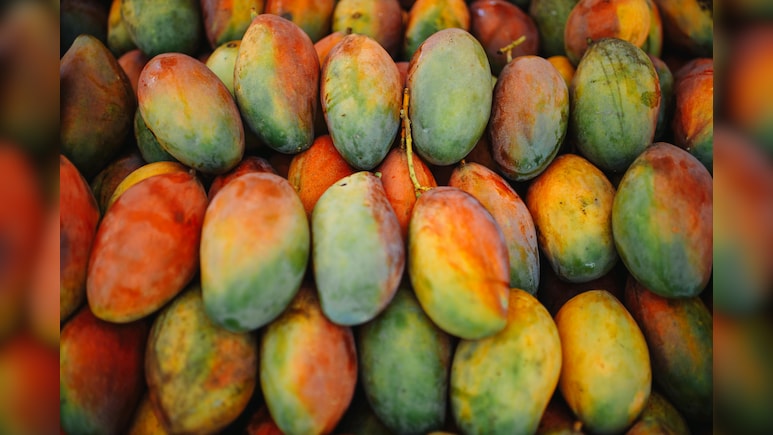 3 लाख&nbsp;रुपये में, 1 किलो बिकता है ये खास आम, जानें भारत में मिलने वाली आम की प्रीमियम किस्मों के बारे में