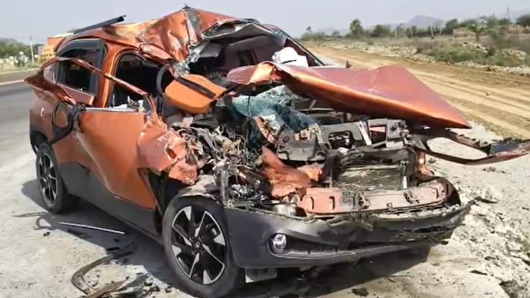 Bihar: शादी वाले घर में छाया मातम, दो युवकों की दर्दनाक मौत... कार के उड़ गए पखच्चे