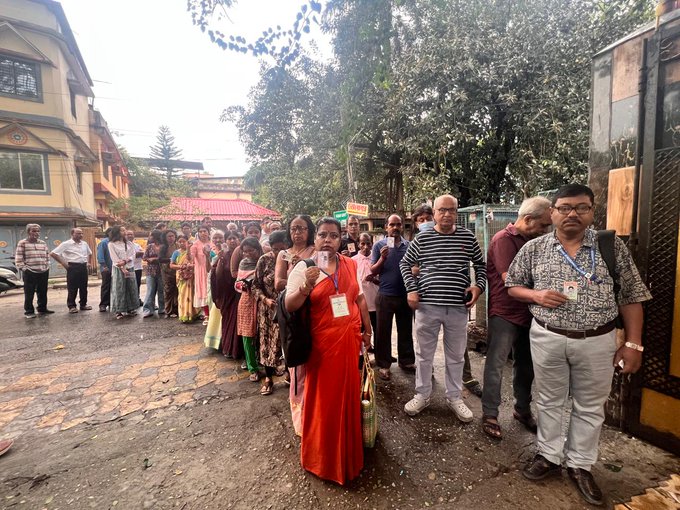 Bengal Election 2026 Phase 1 Voting LIVE: बंगाल की 152 सीटों पर वोटिंग जारी, ममता, सुवेंदु समेत इन दिग्गजों की अग्निपरीक्षा