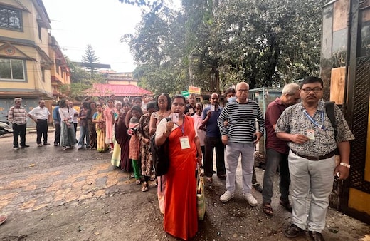 Bengal Election 2026 Phase 1 Voting LIVE: बंगाल की 152 सीटों पर वोटिंग जारी, ममता, सुवेंदु समेत इन दिग्गजों की अग्निपरीक्षा