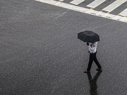 दिल्ली-NCR में बदला मौसम का मिजाज... कई इलाकों में झमाझम बारिश