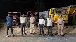 जांजगीर चांपा में प्रशासन ने एक साथ कई जगहों पर मारा छापा, 8 ट्रैक्टर समेत 12 हाईवा जब्त, अवैध कारोबारियों में मचा हड़कंप