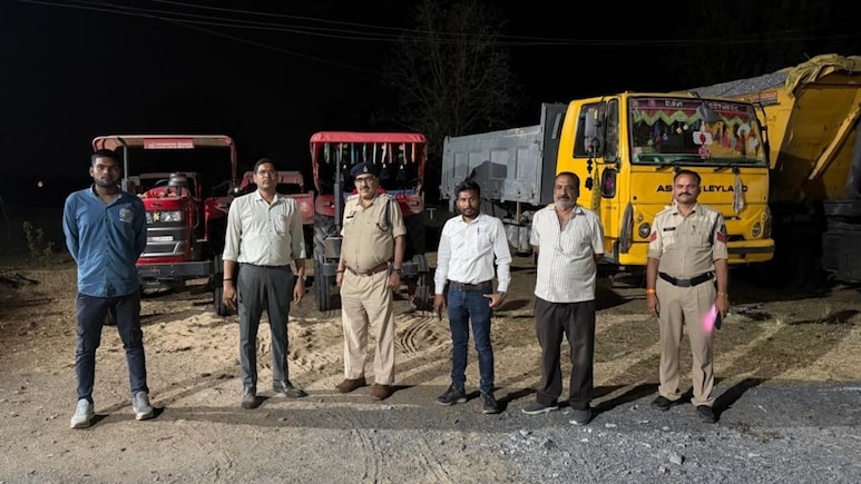 जांजगीर चांपा में प्रशासन ने एक साथ कई जगहों पर मारा छापा, 8 ट्रैक्टर समेत 12 हाईवा जब्त, अवैध कारोबारियों में मचा हड़कंप