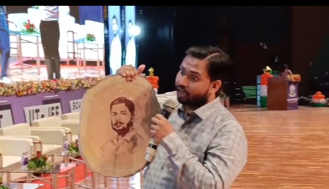 खून से बनी तस्वीर... खान सर ने छात्रों ने क्यों कहा- 'ऐसा मत करिए हम टेंशन में आ जाएंगे'