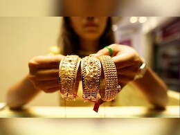 Gold Silver Prices: गोल्&zwj;ड-सिल्&zwj;वर के भाव गिरे! चांदी 2.33 लाख के नीचे आई, सोने के दाम कितने कम हुए, जानिए अपने शहर का भाव