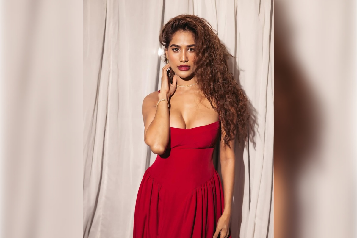 Poonam Pandey Baby Bump Post Goes Viral; Fans Left Confused