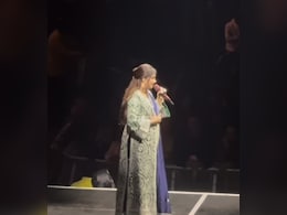 Watch: Shreya Ghoshal Pays Tribute To Asha Bhosle At Sold Out O2 Concert