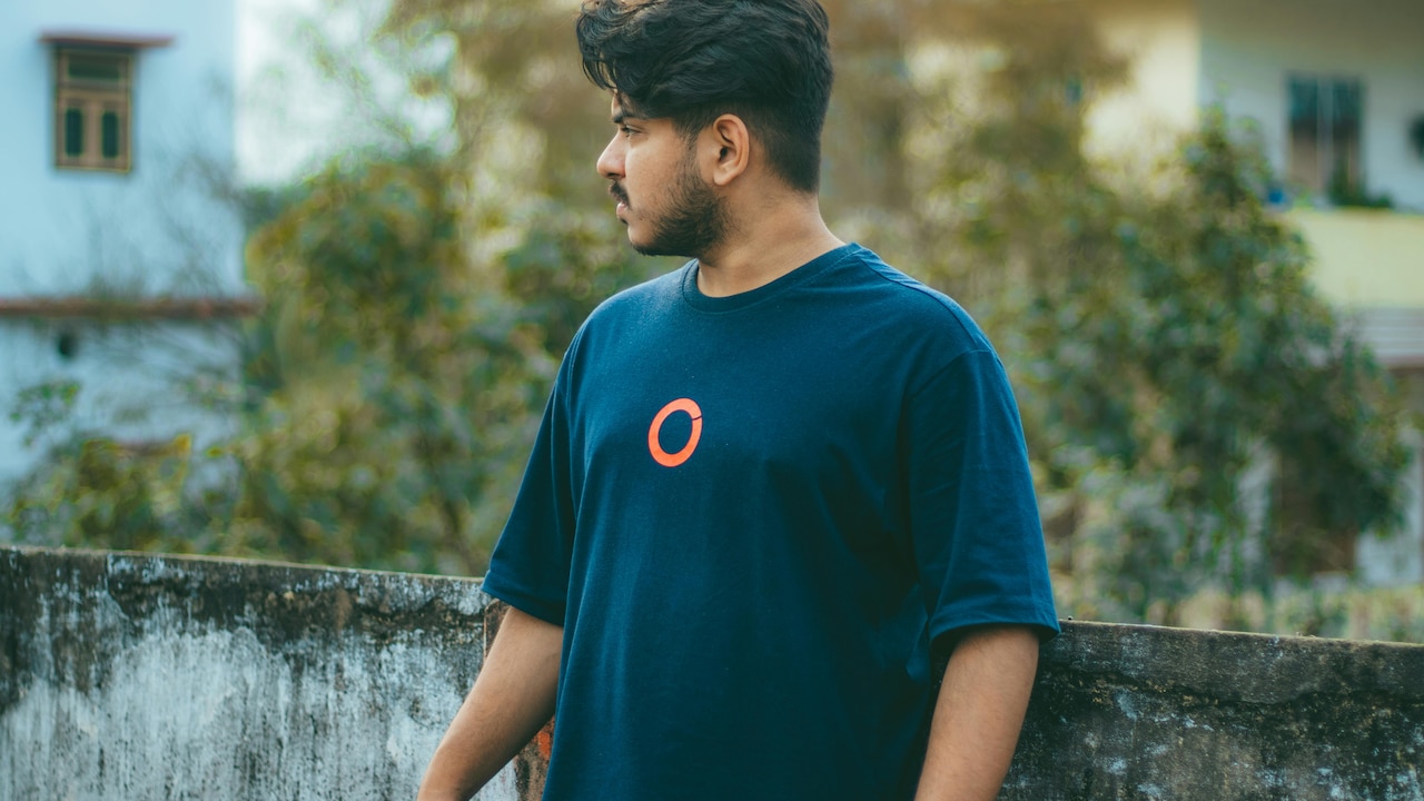 Oversized T-Shirts Look Sloppy? The 3 Proportion Rules To Fix Everything