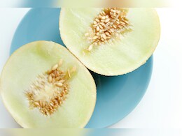 खरबूजे के बीज के फायदे: इम्युनिटी बढ़ाने से लेकर ब्लड प्रेशर कंट्रोल करने तक, ये सुपरफूड माना जाता है पोषक तत्वों का खजाना