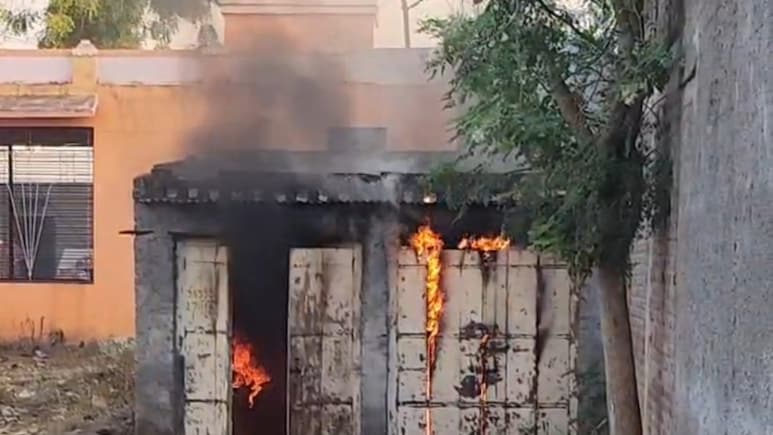 बड़वानी: अवैध गैस रिफिलिंग के दौरान घर में लगी आग, सारा सामान जलकर खाक