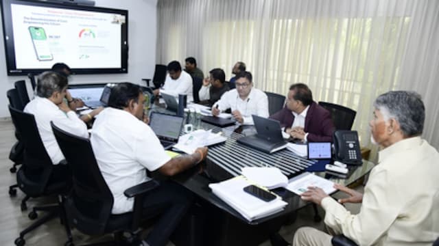 Andhra Pradesh Chief Minister N. Chandrababu Naidu discussing about the Sanjeevani project