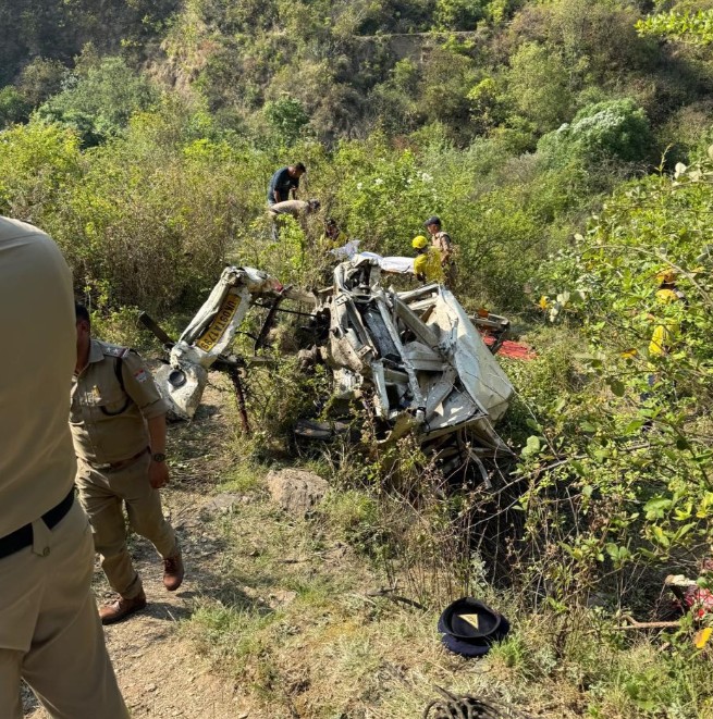 उत्तराखंड के चंबा-कोटी रोड पर बड़ा सड़क हादसा, खाई में गिरी बस,  8 लोगों की मौत