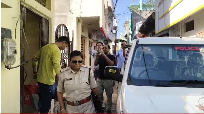 MP में फर्जी कॉल सेंटर का भंडाफोड़: जॉब के नाम पर करते थे ठगी, मौके से 5 महिला गिरफ्तार; नोएडा का रहने वाला है मुख्य आरोपी