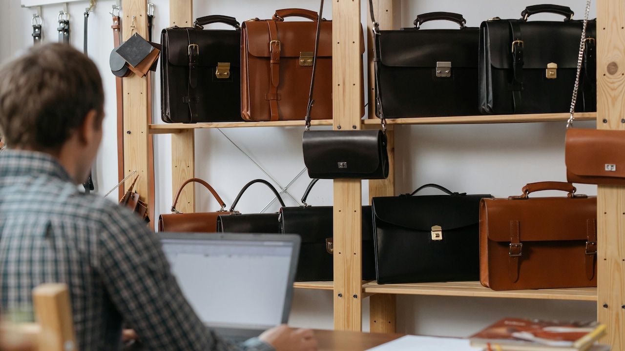 Give your laptop a new look with these laptop bags under ₹1,000