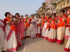 पश्चिम बंगाल चुनाव के बीच PM मोदी वाराणसी दौरे पर, बंगाली महिलाओं ने घाटों पर किया शंखनाद, कह दी ये बात