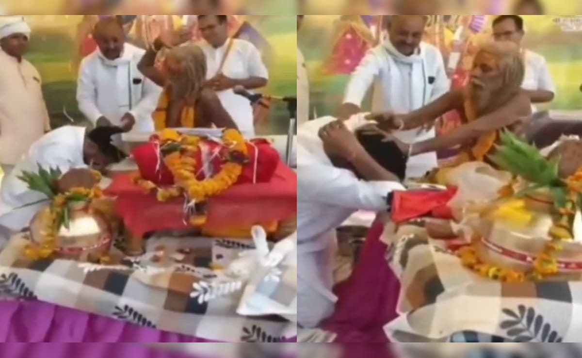 VIDEO: भागवत कथा में आशीर्वाद लेने पहुंचे BJP विधायक, संत सीताराम बाबा ने बरसा दिए घूंसे; माला भी फेंकी