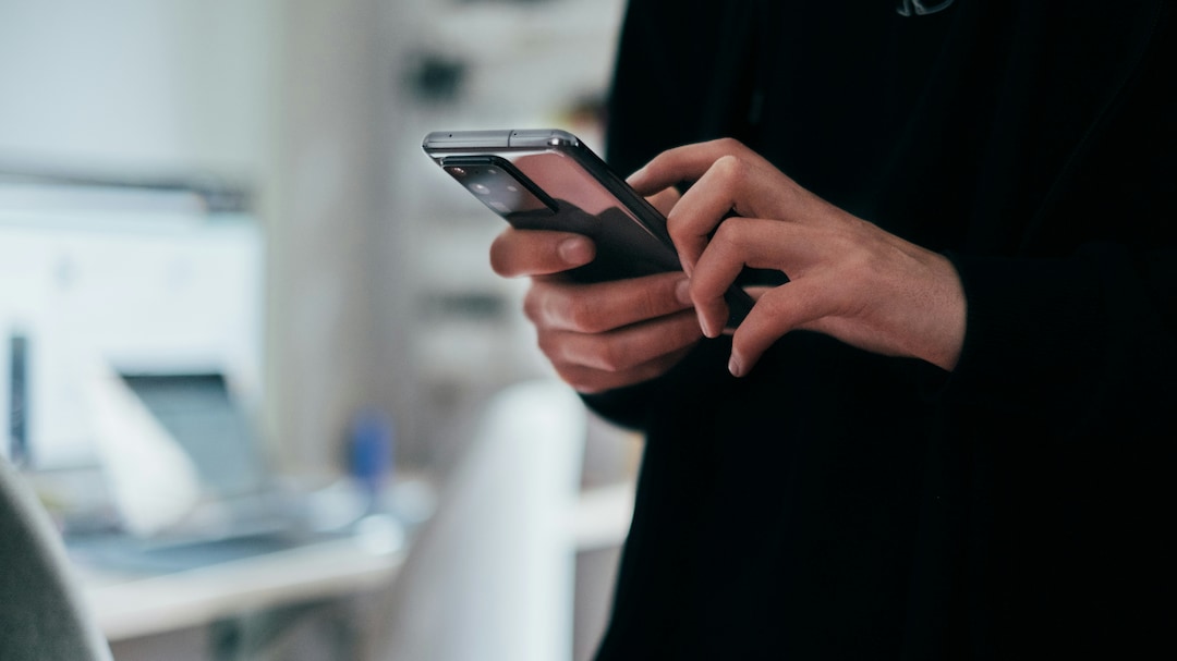 FBI Warns Smartphone Users About Dangerous 'Foreign' Apps Over Data Security Concerns