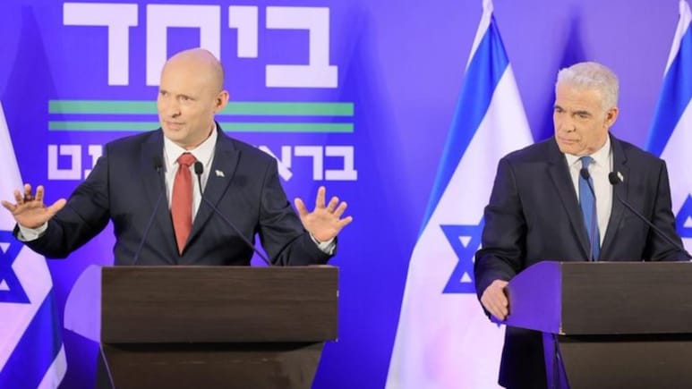 इजरायल में नेतन्याहू की सत्ता को चुनौती: दो पूर्व PM ने मिलाया हाथ, चुनाव से 6 महीने पहले एक हुई पार्टी