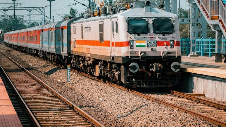 रेलवे उधना से मालदा टाउन के लिए साप्ताहिक चलाएगा स्पेशल ट्रेन, जानिए पूरा शेड्यूल, ठहराव और ट्रेनों की लिस्ट