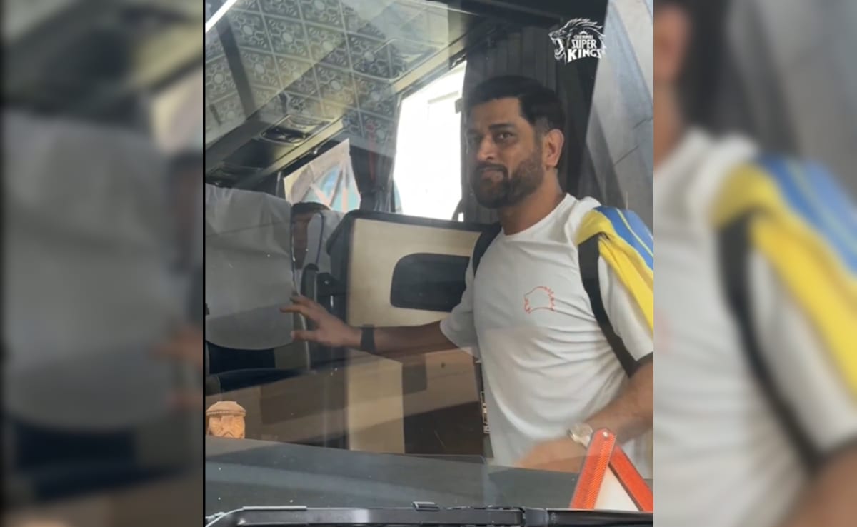 MS Dhoni Boards CSK Team Bus For IPL 2026 Match vs SRH, Thalas Return Loading?