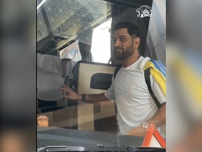 MS Dhoni Boards CSK Team Bus For IPL 2026 Match vs SRH, Thalas Return Loading?