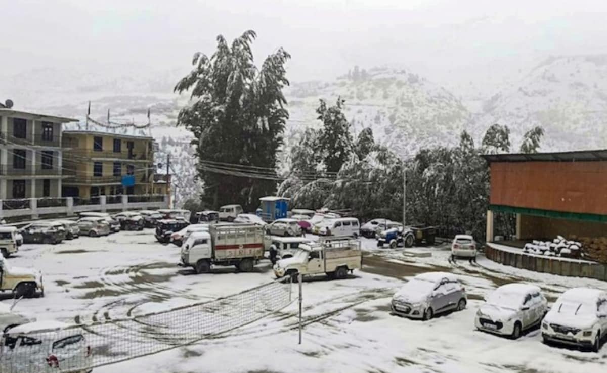 हिमाचल में फिर बदला मौसम का मिजाज, लाहौल-स्पीति में भारी बर्फबारी; शिंकुला पास फिर सफेद चादर से ढका