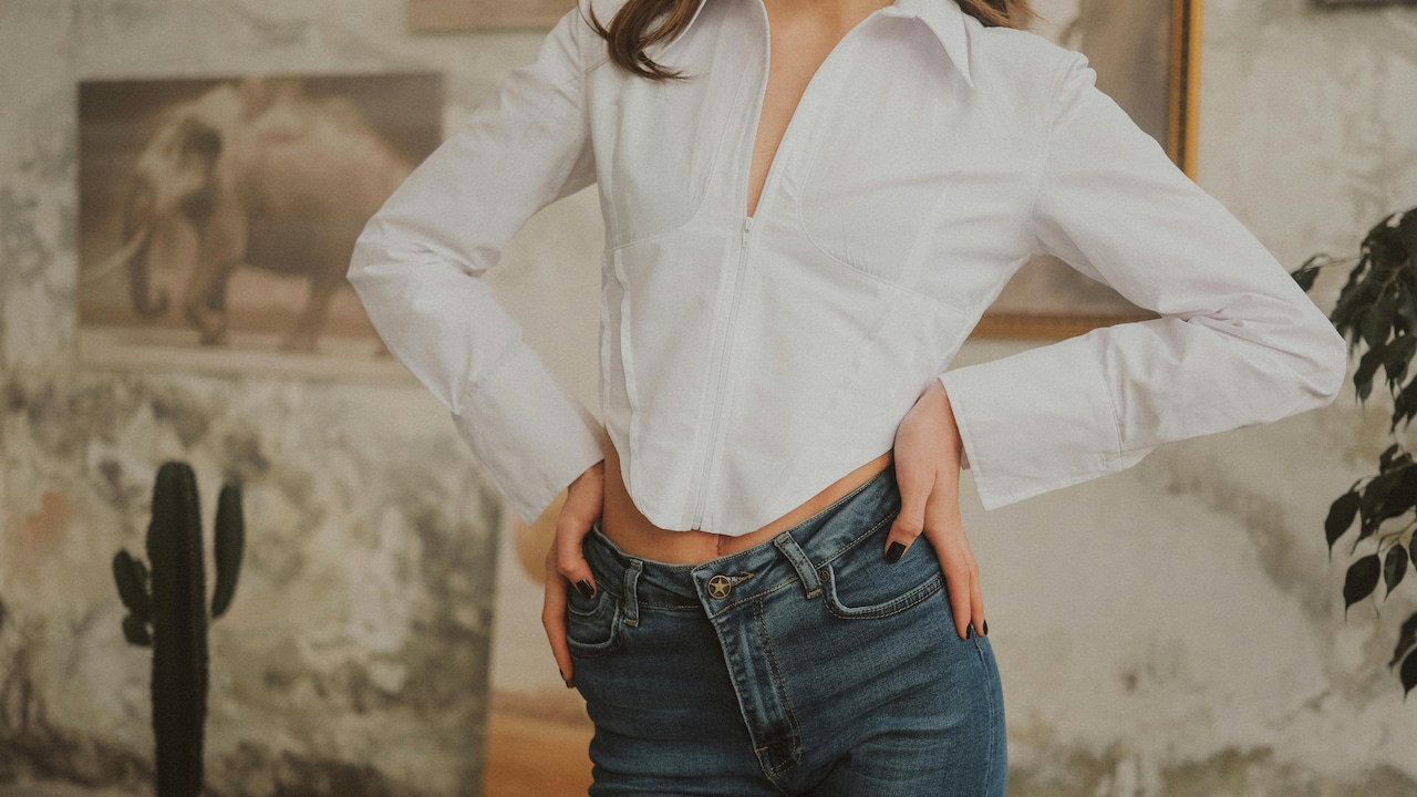 Top 5 Non-Transparent White Shirts That Actually Stay Opaque In Sunlight