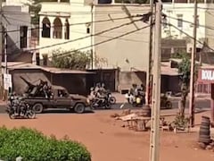 माली के कई शहरों में अल-कायदा और इस्लामिक स्टेट समूह से जुड़े संगठनों और सेना में गोलीबारी, डर का माहौल