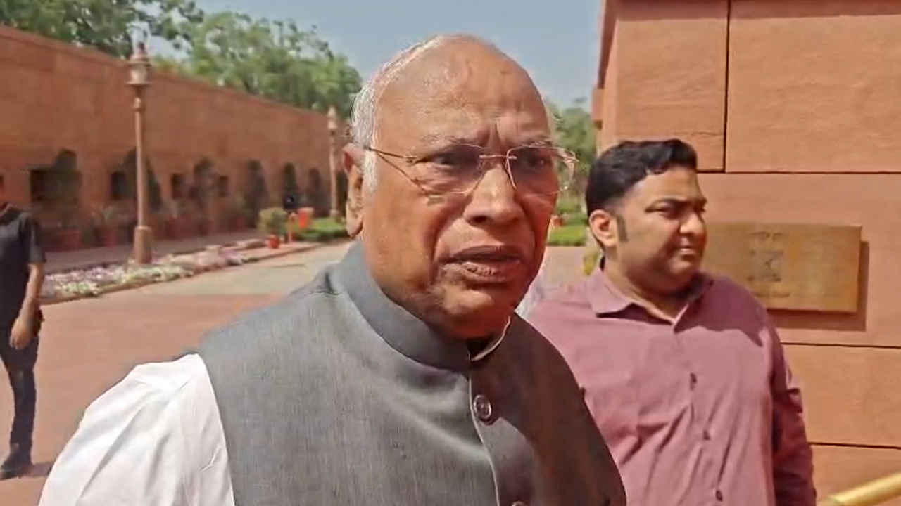 Mallikarjun Kharge Questions Women's Reservation Bill, Flags Delimitation Link