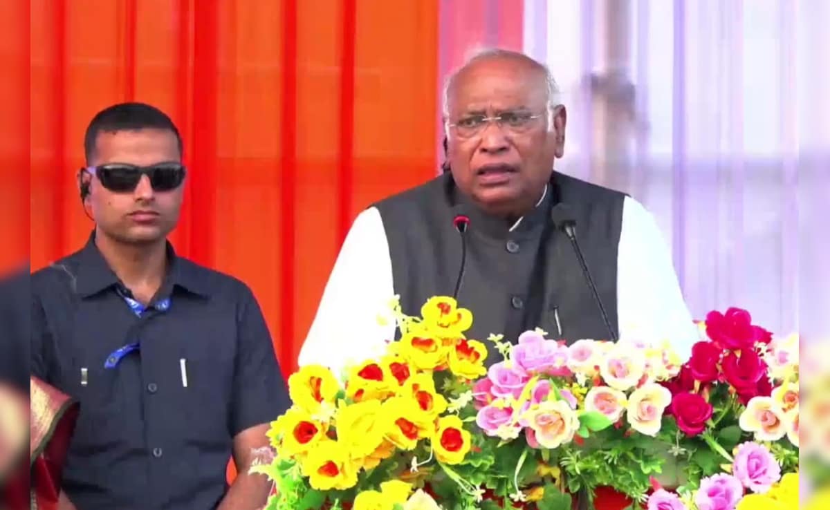 असम में चुनाव प्रचार खत्म होने से पहले कांग्रेस को बड़ा झटका, खरगे की रैली के दौरान दिग्गज नेता का इस्तीफा