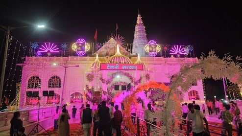 गुना के इस मंदिर में दक्षिणमुखी हनुमान जी की होती है पूजा, खुदाई में निकले थे सोने के सिक्के, संतान प्राप्ति के लिए श्रद्धालु चढ़ाते हैं&nbsp;झूला