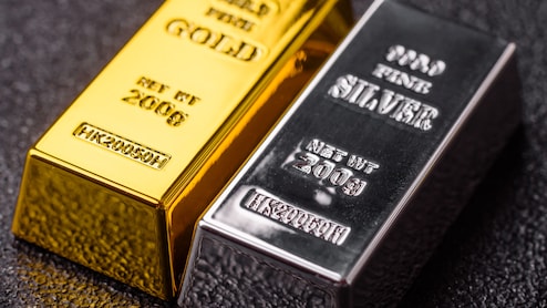 Silver Slumps Nearly 7% To Below $70/Ounce; Gold Tumbles 5% On Fed Pivot Jitters; Check MCX Rates