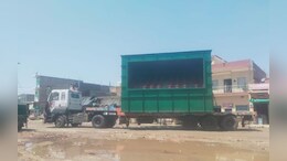 रेल पटरी से ट्रक निकालने के लिए बंद की ओवरहेड लाइन, चार घंटे ठप रहा आवागमन &nbsp;