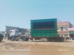 रेल पटरी से ट्रक निकालने के लिए बंद की ओवरहेड लाइन, चार घंटे ठप रहा आवागमन &nbsp;