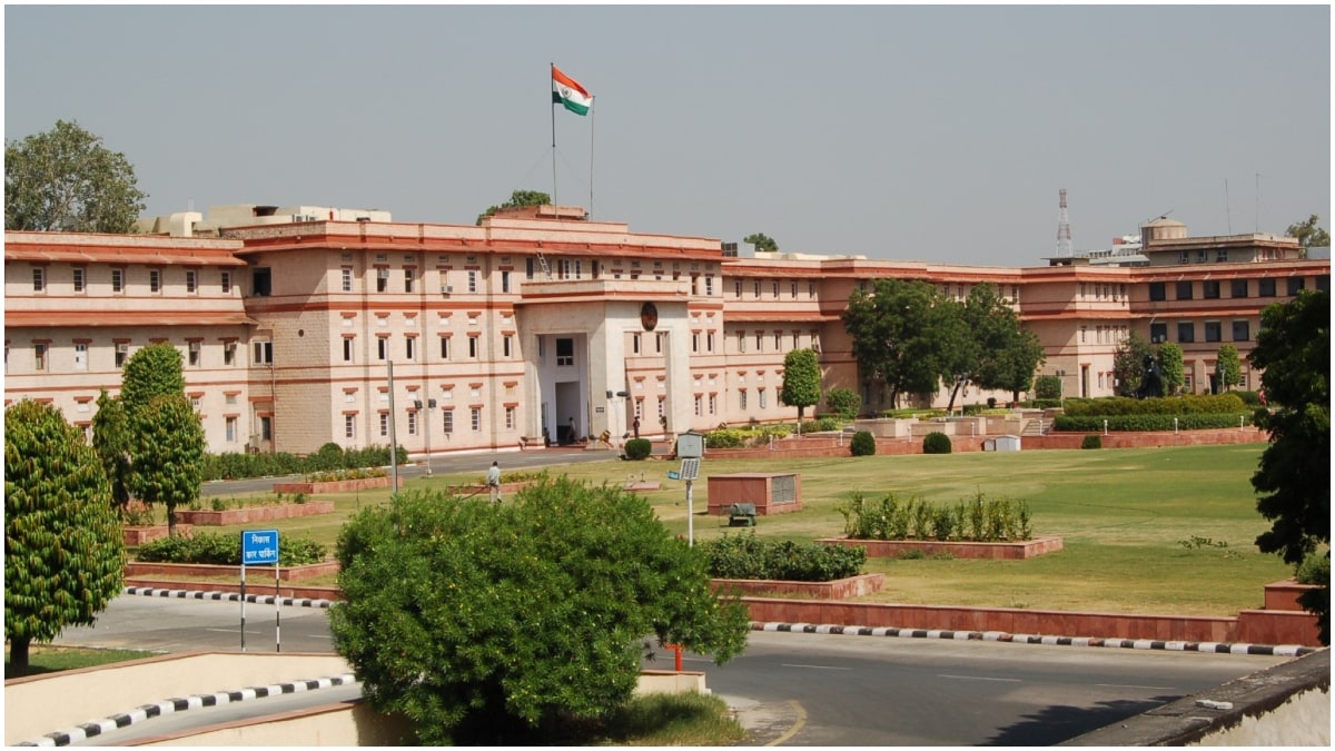 जयपुर सचिवालय में हड़कंप, ARD टीम की रेड में 59 फीसदी कर्मचारी मिले ...