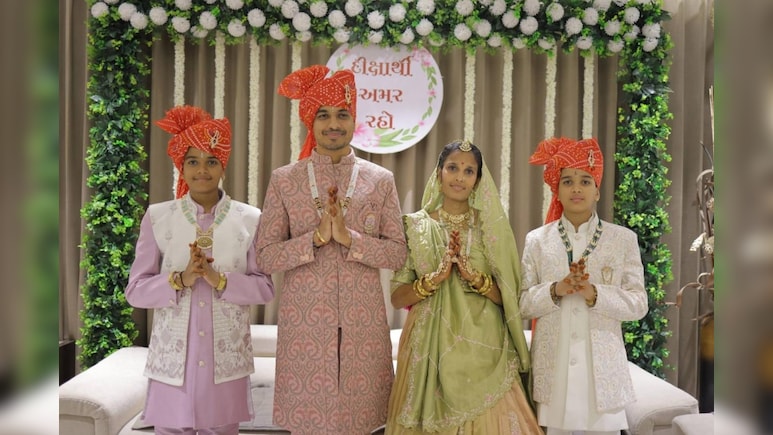 'बिजनेस, बंगला और बैंक बैलेंस, सबकुछ छोड़ा', मुंबई के करोड़पति परिवार ने अचानक लिया चौंकाने वाला फैसला!