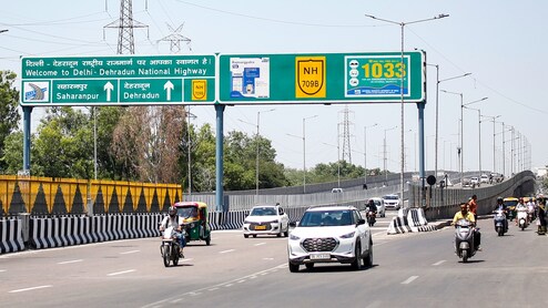 दिल्ली-देहरादून एक्सप्रेसवे सफेद धुएं के गुबार से थर्राया, नाइट्रोजन टैंकर फटने से मची चीख-पुकार!